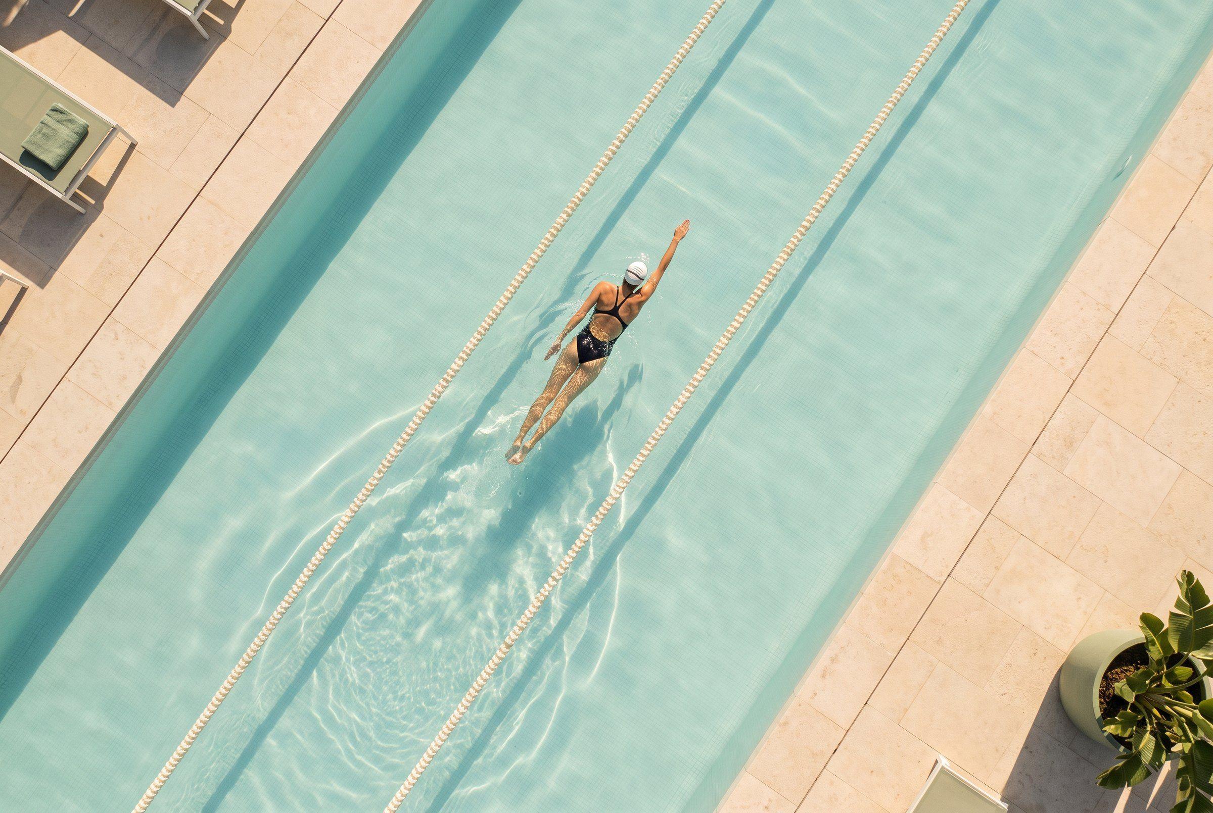 A lane rope across calm blue pool water